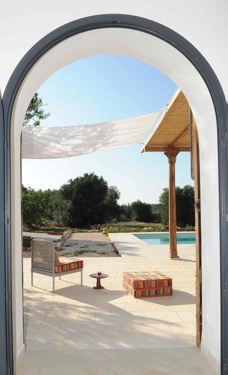 Cisternino Villa In Olive Groove Стая снимка